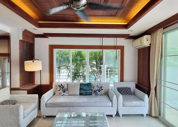 7Br Grand Pool Villa In Heart Patong